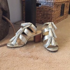 Crown & Ivy Gold Metallic Tassel Heels 7.5